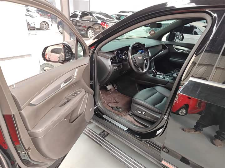 Фото 16 - Cadillac XT6