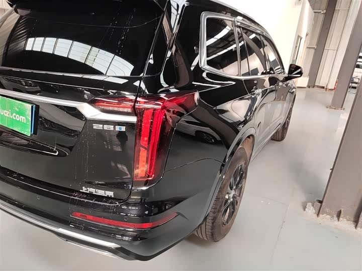 Фото 8 - Cadillac XT6