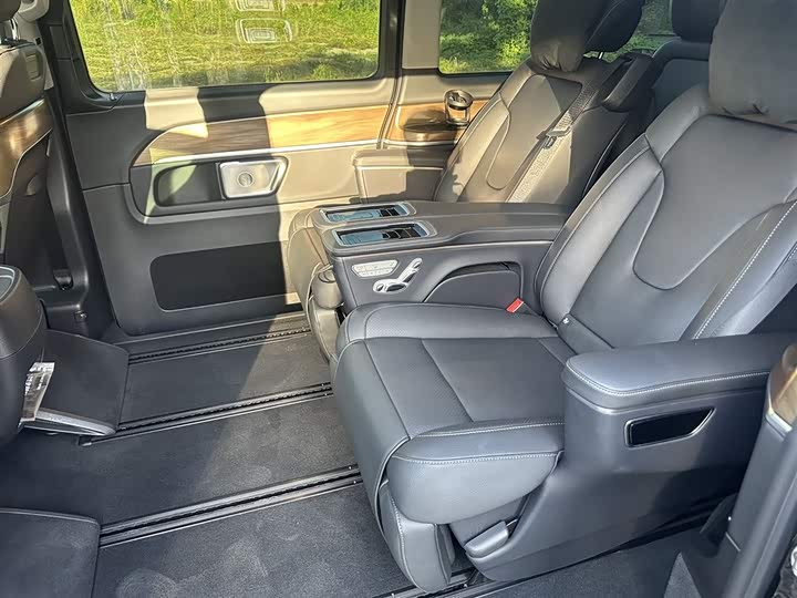 Фото 6 - Mercedes-Benz V-Class