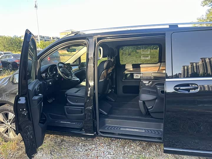 Фото 7 - Mercedes-Benz V-Class