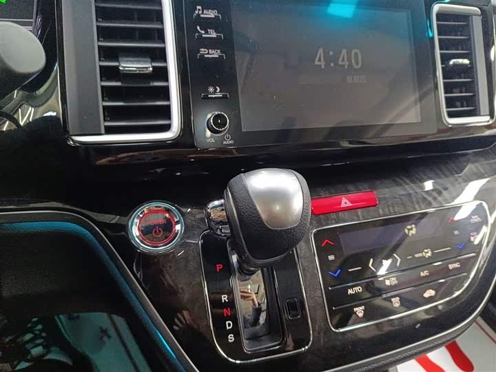 Фото 10 - Honda Elysion