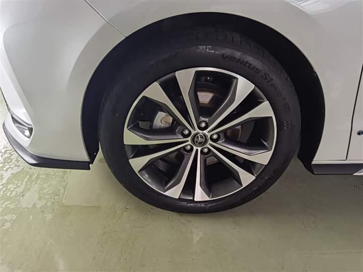 Фото 10 - Toyota Granvia