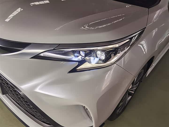 Фото 11 - Toyota Granvia