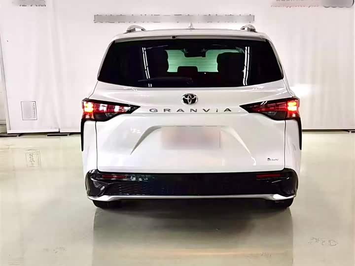 Фото 12 - Toyota Granvia