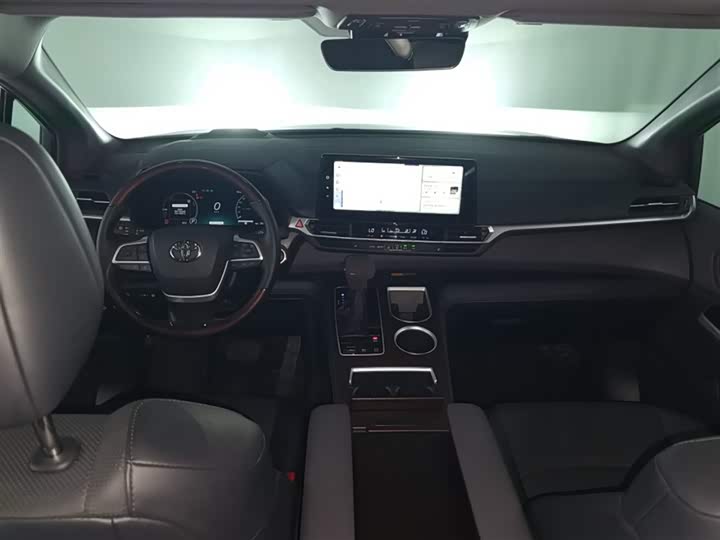 Фото 13 - Toyota Granvia