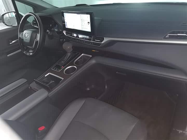 Фото 16 - Toyota Granvia