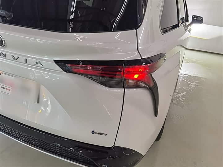 Фото 9 - Toyota Granvia