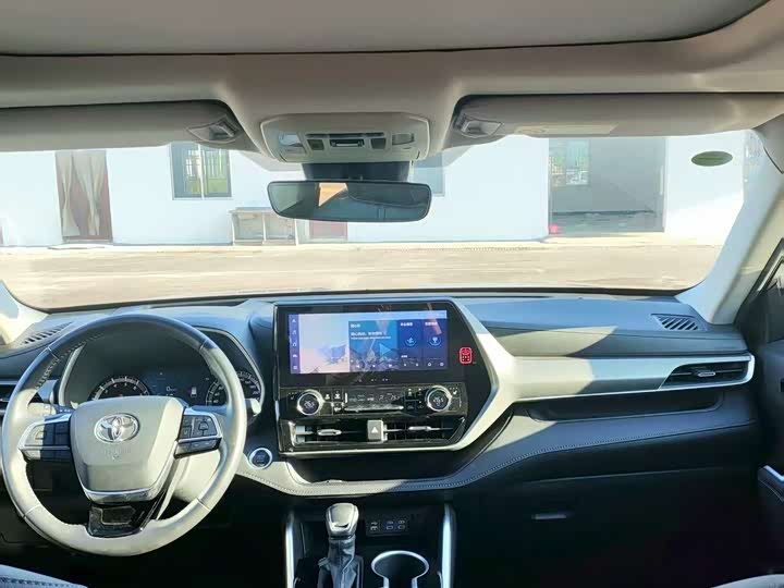 Фото 10 - Toyota Highlander