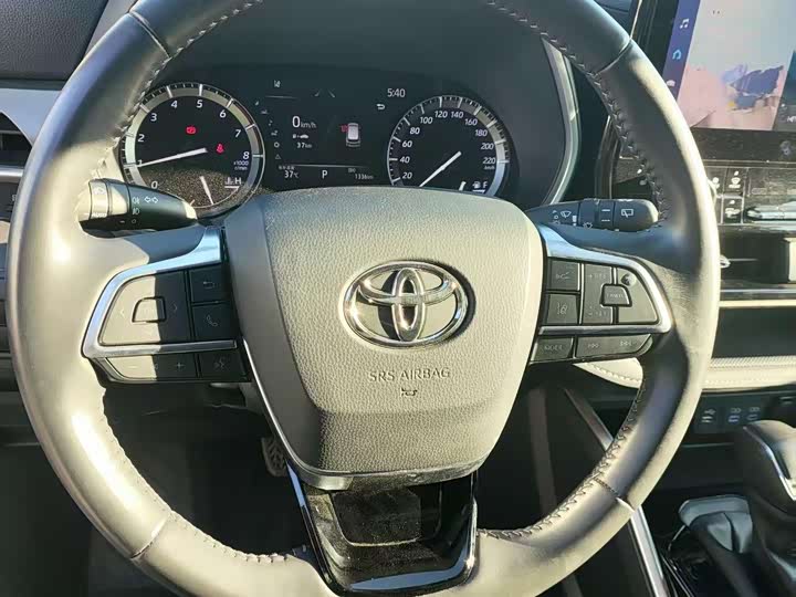 Фото 11 - Toyota Highlander