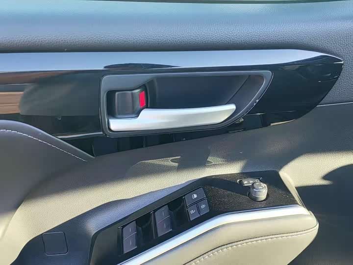 Фото 18 - Toyota Highlander