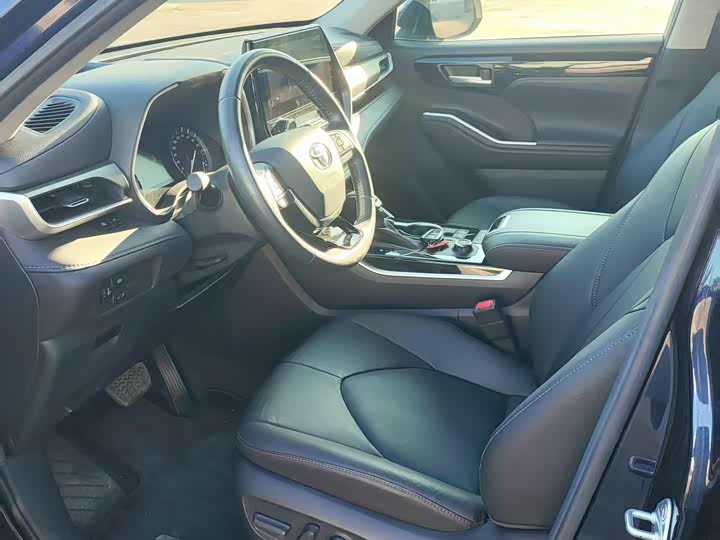 Фото 8 - Toyota Highlander