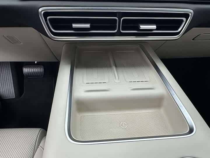 Фото 16 - LiXiang L9