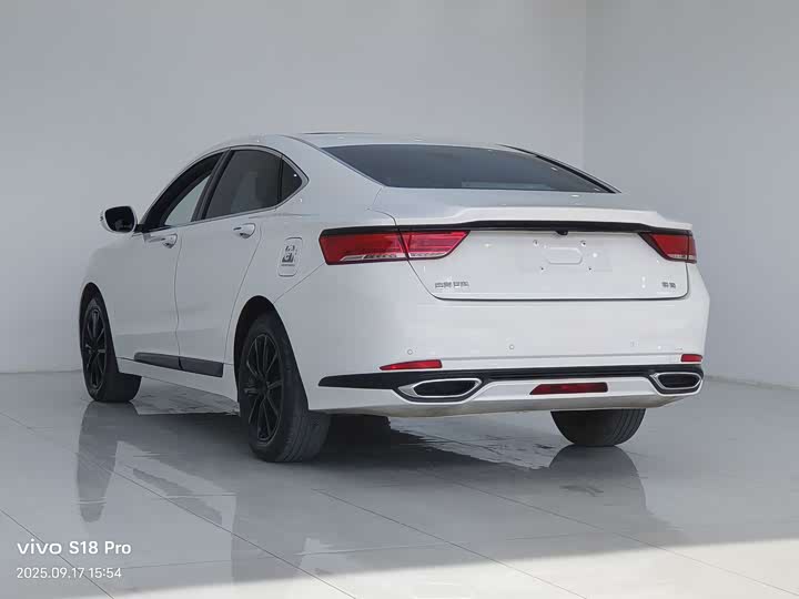 Фото 12 - Geely Emgrand GT