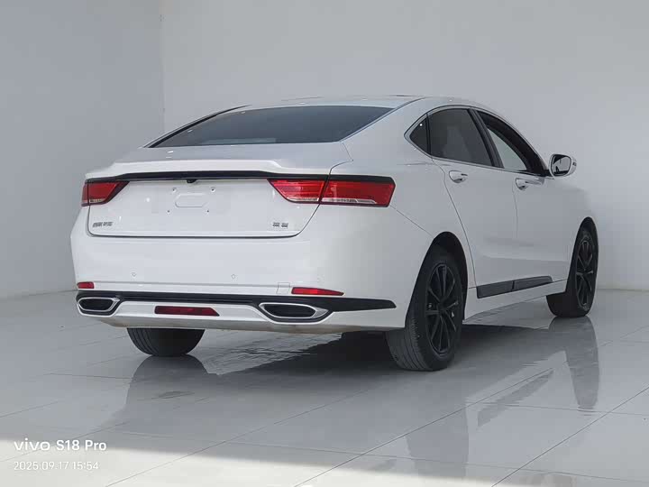 Фото 13 - Geely Emgrand GT