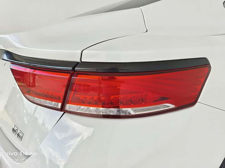 Фото 15 - Geely Emgrand GT