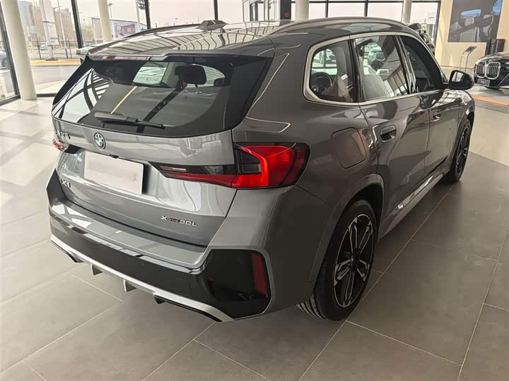 Фото 10 - BMW iX1