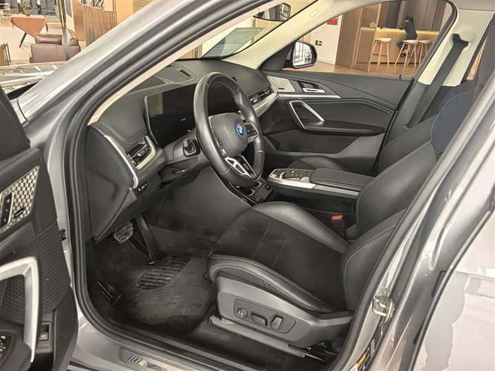 Фото 13 - BMW iX1