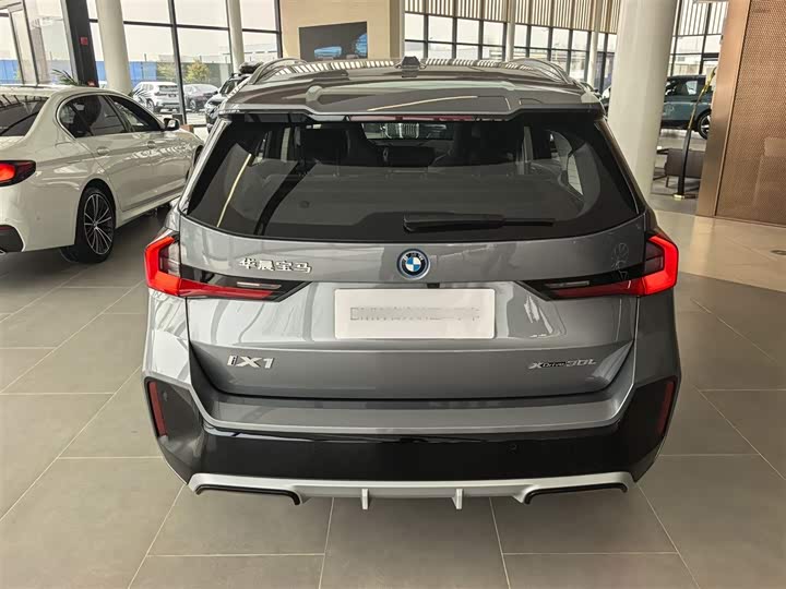 Фото 8 - BMW iX1