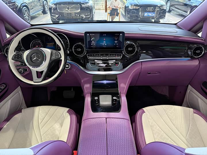 Фото 13 - Mercedes-Benz V-Class