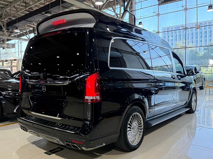 Фото 22 - Mercedes-Benz V-Class