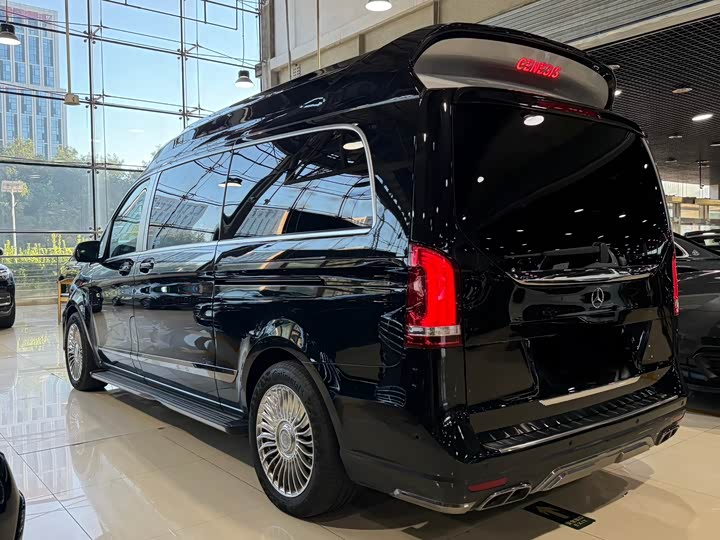 Фото 23 - Mercedes-Benz V-Class