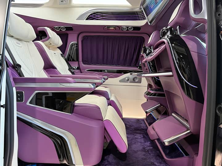 Фото 9 - Mercedes-Benz V-Class