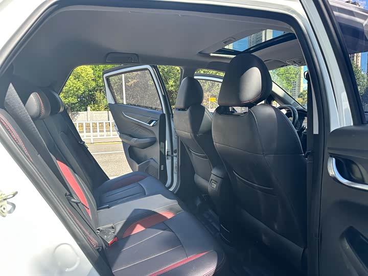 Фото 13 - Geely Vision X3