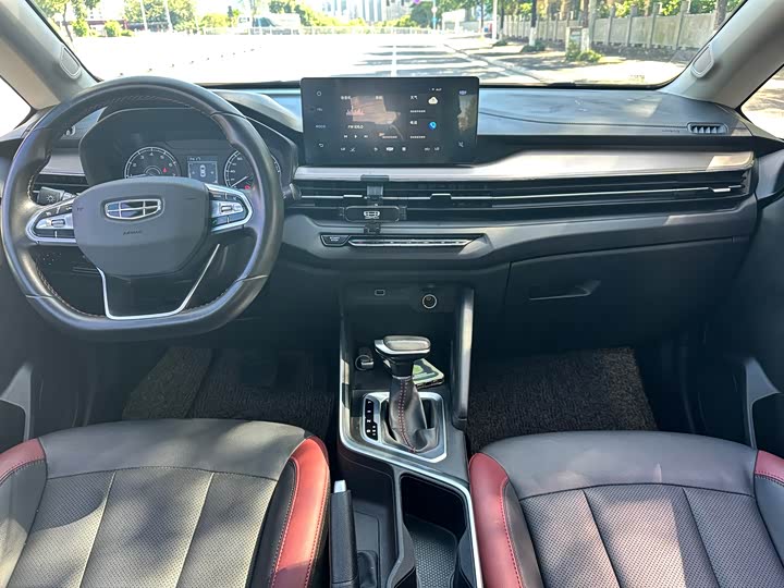 Фото 15 - Geely Vision X3