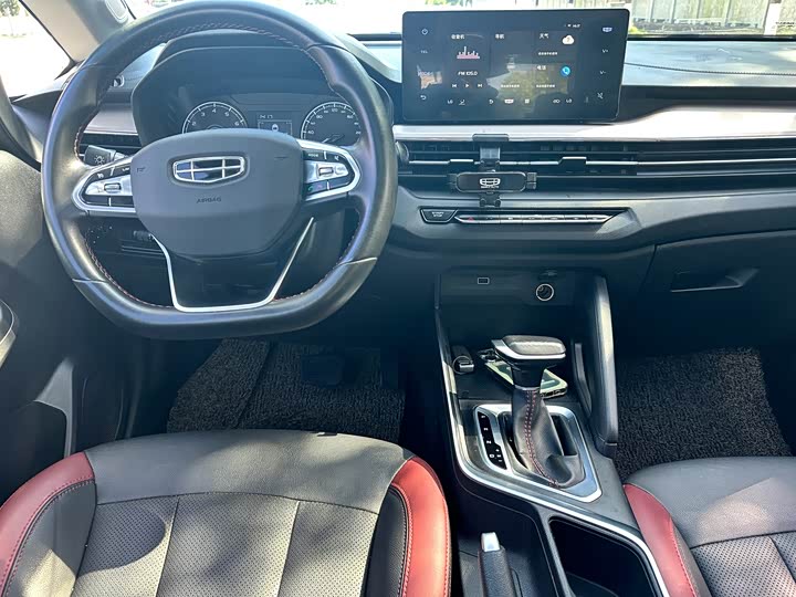 Фото 17 - Geely Vision X3