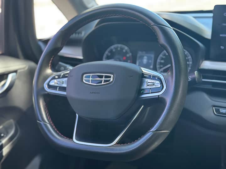 Фото 19 - Geely Vision X3