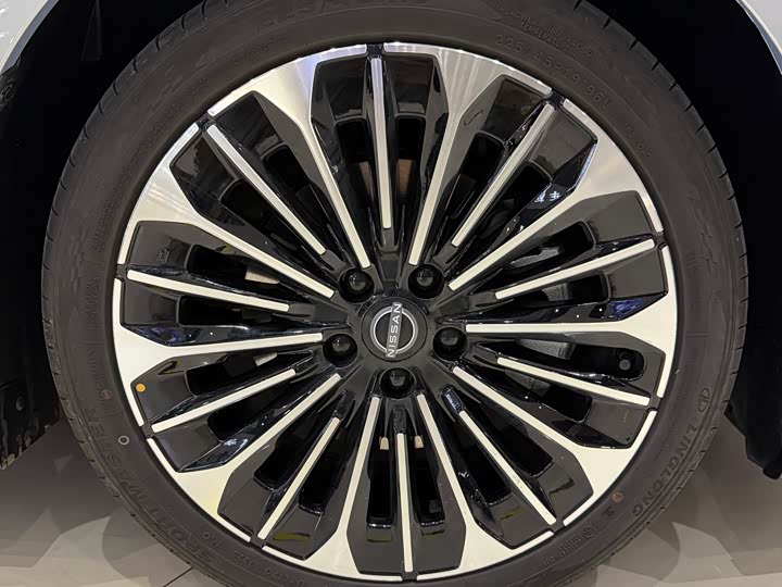 Фото 16 - Nissan N7