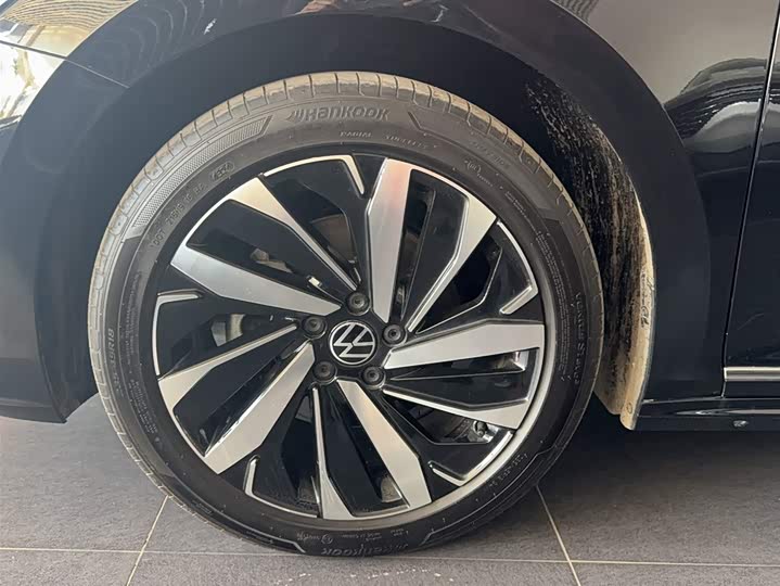 Фото 15 - Volkswagen Passat