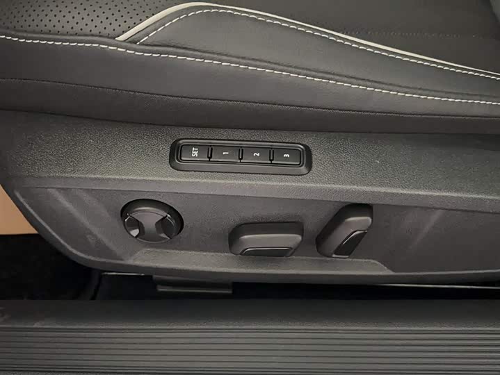 Фото 4 - Volkswagen Passat