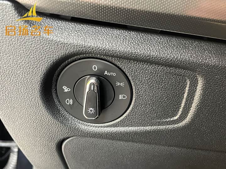 Фото 13 - Volkswagen Passat