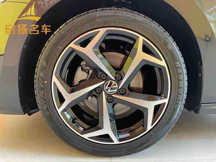 Фото 22 - Volkswagen Passat