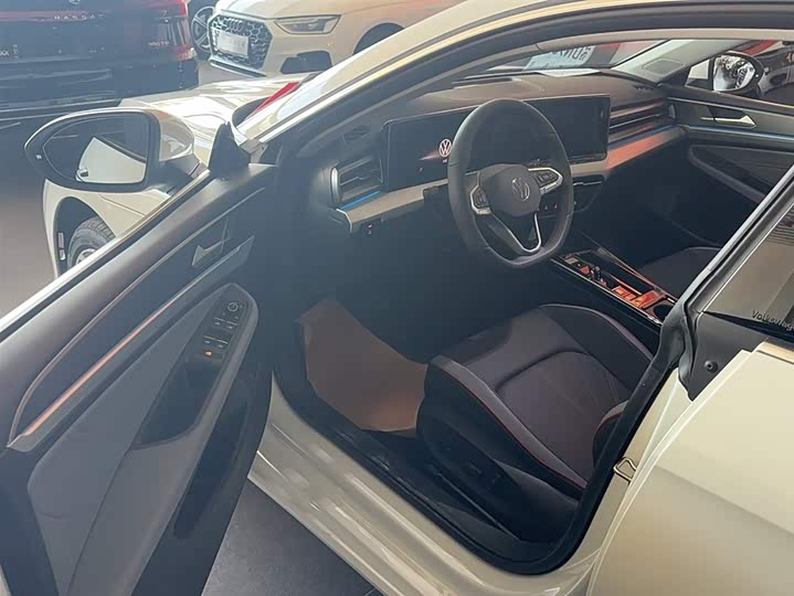 Фото 16 - Volkswagen Lamando L