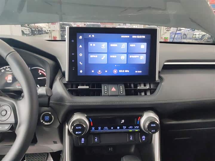 Фото 12 - Toyota RAV4