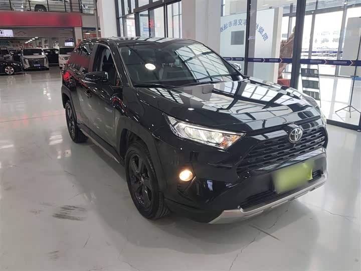 Фото 4 - Toyota RAV4