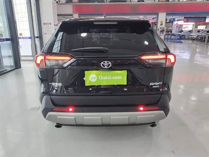 Фото 6 - Toyota RAV4