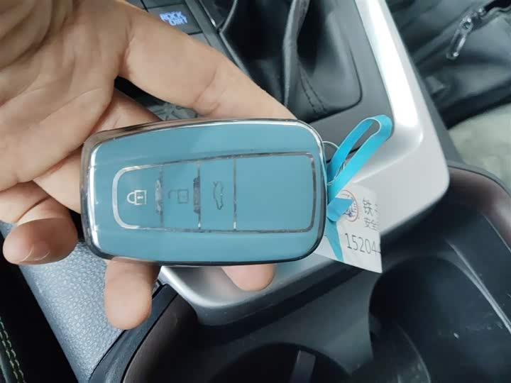 Фото 8 - Toyota RAV4