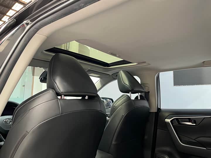 Фото 11 - Toyota Wildlander