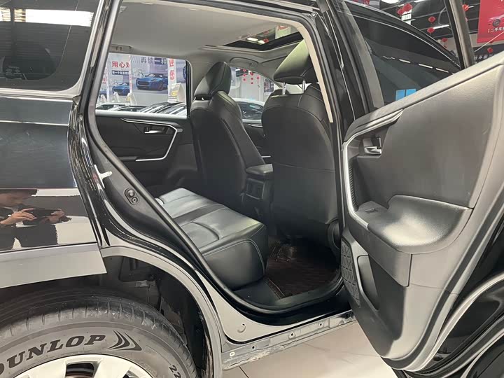 Фото 13 - Toyota Wildlander