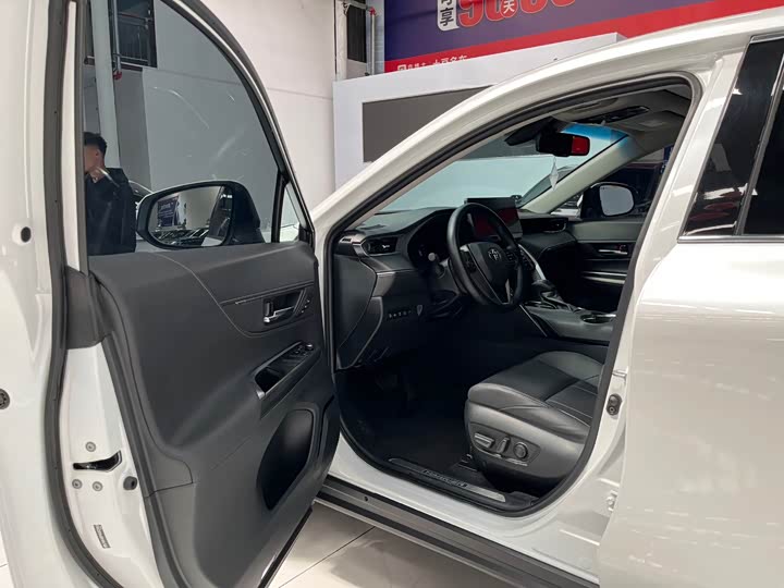 Фото 8 - Toyota Wildlander