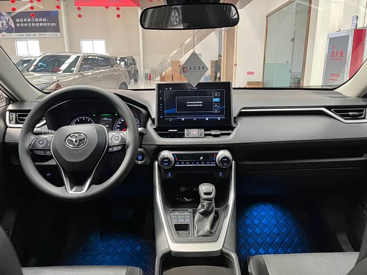 Фото 9 - Toyota Wildlander