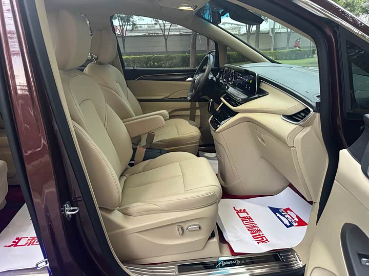 Фото 20 - Buick GL8 ES