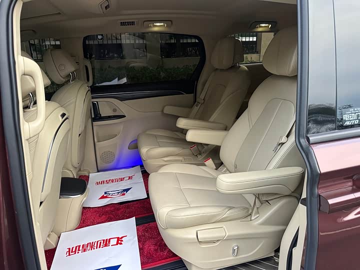 Фото 9 - Buick GL8 ES