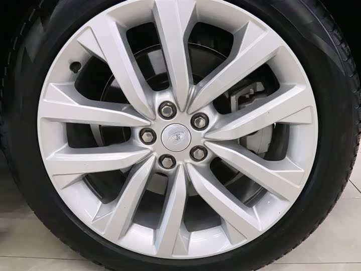 Фото 18 - Land Rover Discovery