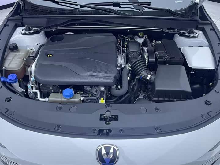 Фото 10 - Changan UNI-V