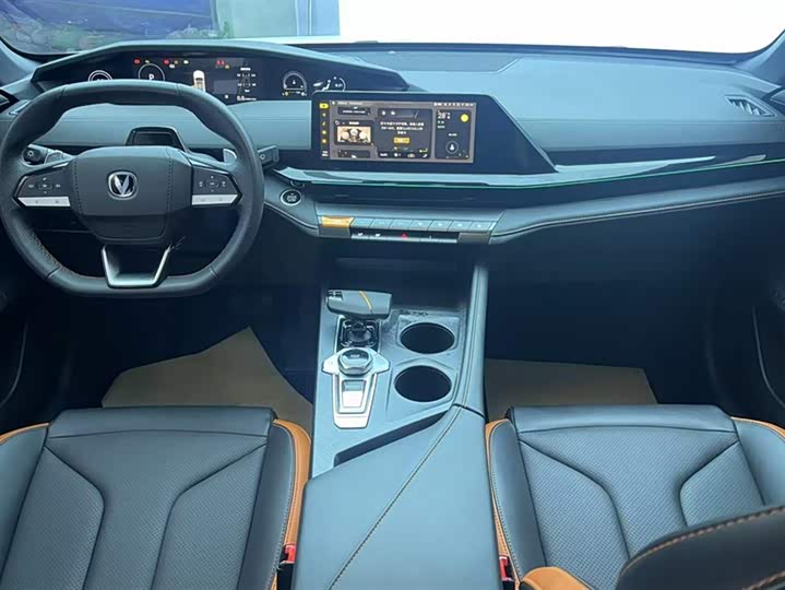 Фото 12 - Changan UNI-V