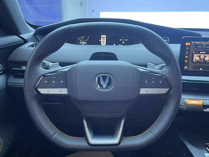 Фото 15 - Changan UNI-V